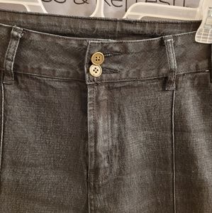 DG 16T black jeans 33" inseam. Seamed front seam